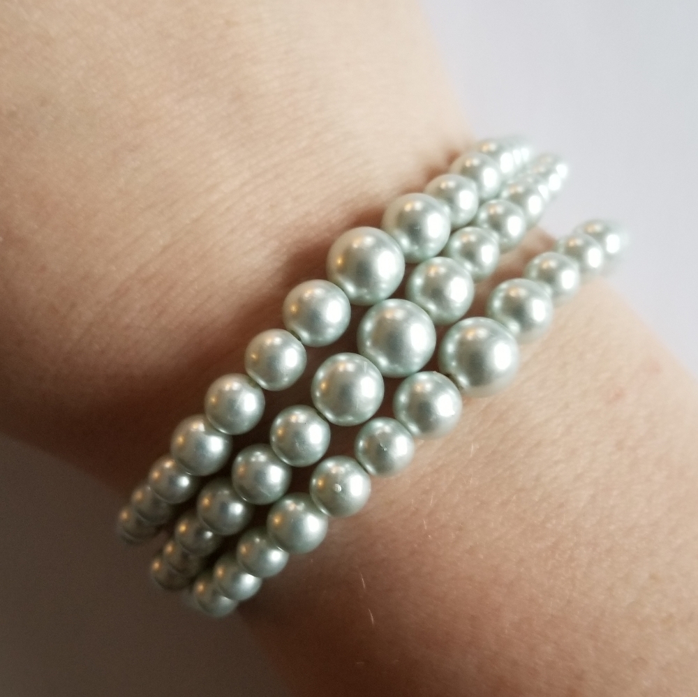 Vintage bracelet pastel pearls baby powder blue silver tone classic three strand